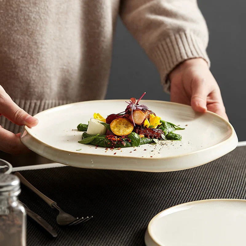 assiette-creuse-beige-design-restaurant-haut-de-gamme-vaisselle-professionnelle