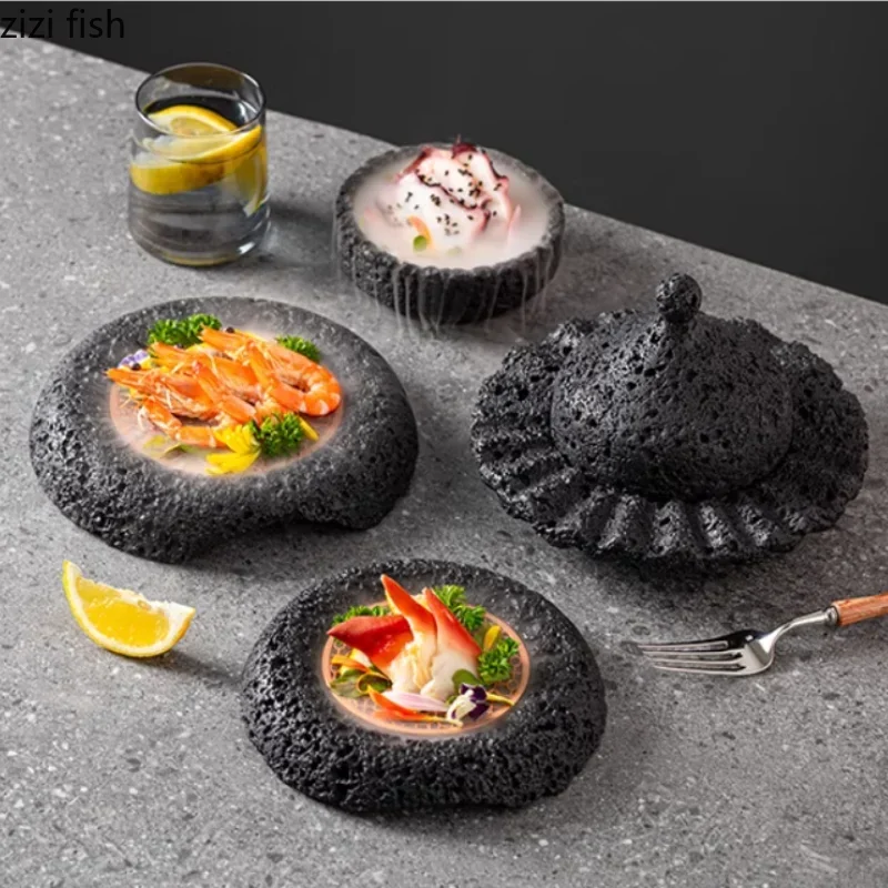 assiette-creuse-noire-mate-style-minimaliste-pour-restaurant-design

