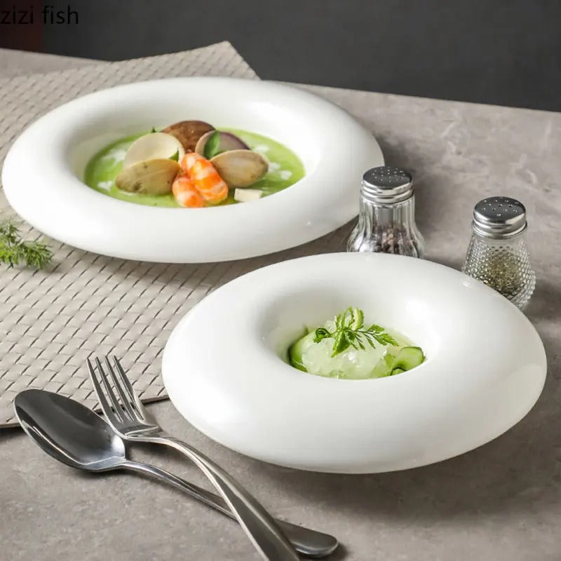 assiette-creuse-pour-restaurant-design-blanche-minimalisme-luxe

