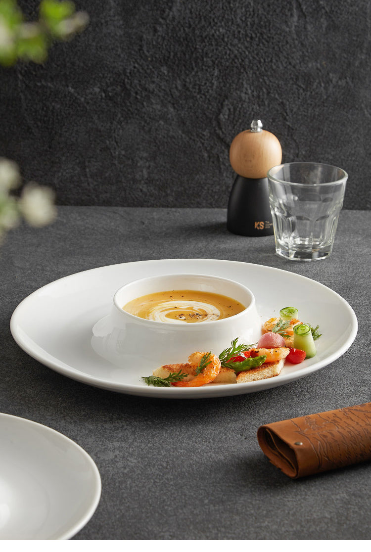 assiette-design-creuse-blanche-pour-chef-gastronomie-luxe