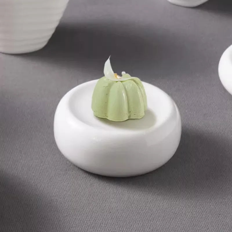 assiette-plate-blanche-design-minimaliste-pour-restaurant-gastronomique

