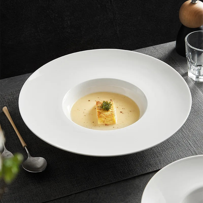 assiette-professionnelle-blanche-creuse-porcelaine-haute-qualité

