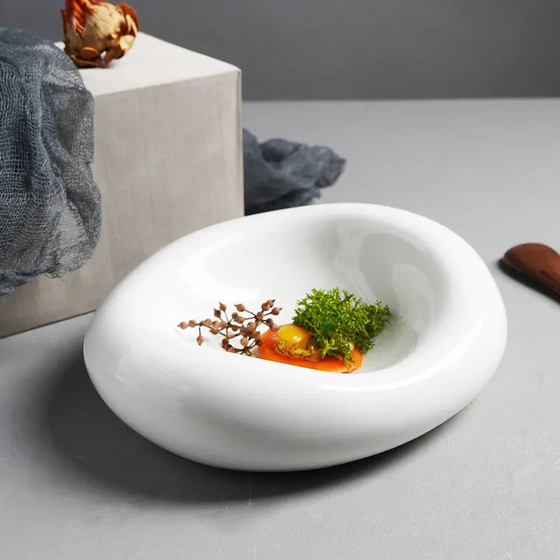 vaisselle-chef-assiette-blanche-creuse-style-epuré-gastronomie

