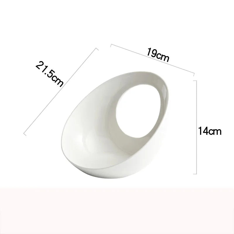vaisselle-restaurant-haut-de-gamme-assiette-blanche-creuse-minimaliste

